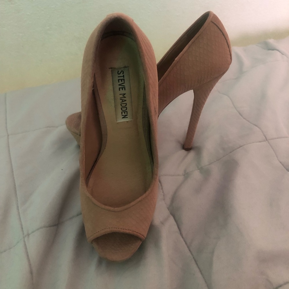 6.5 Suede Steve Madden tan heels with peek a boo toe